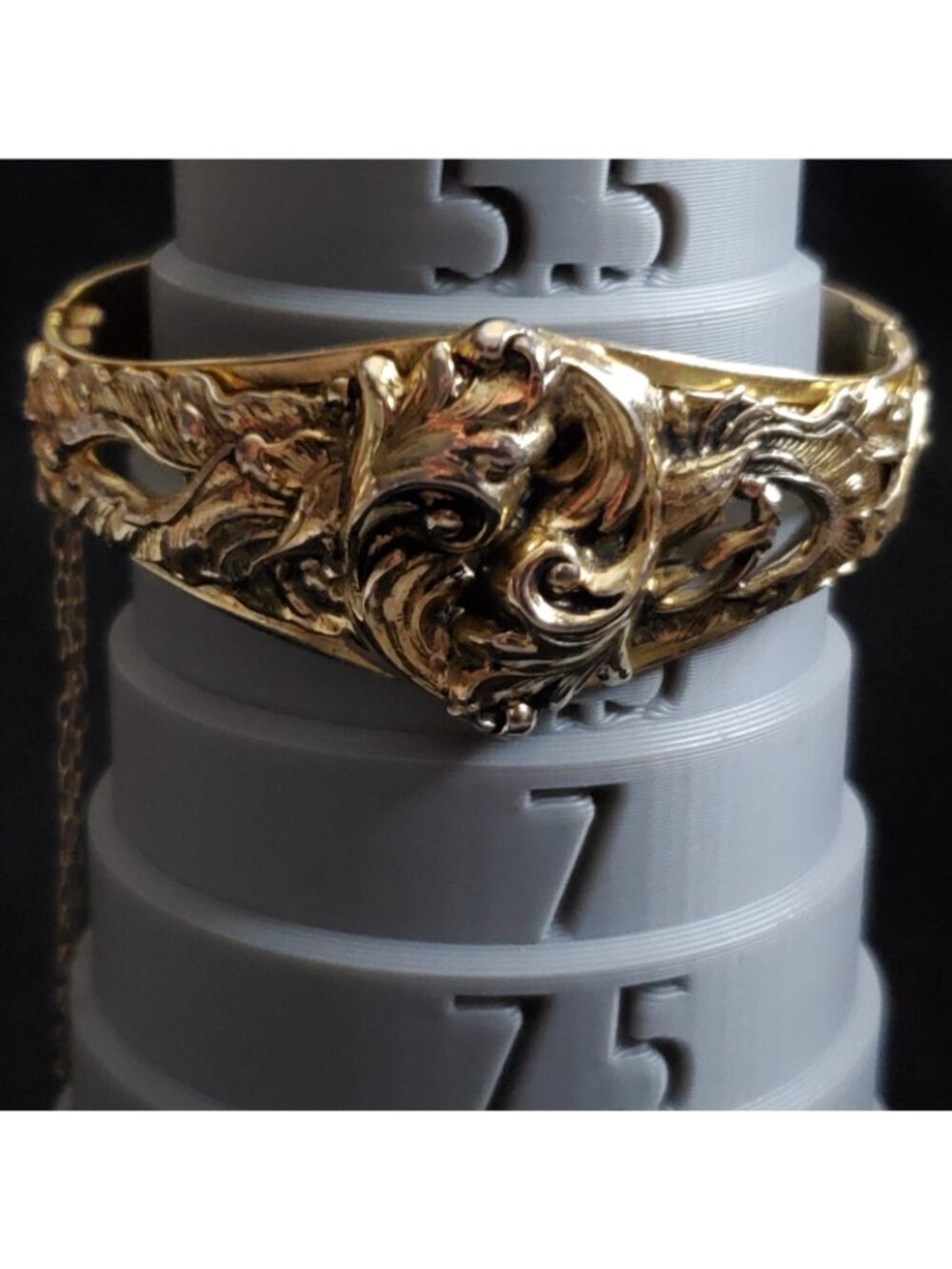 Vintage Whiting Davis Bracelet Bangle Gold Tone Repousse Hinged 6.5" - Picture 10 of 10